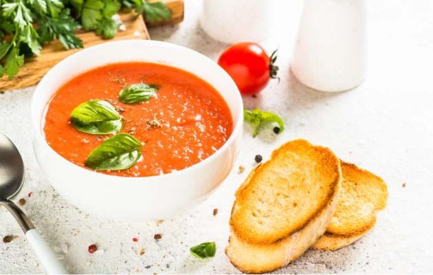Yaz Sofralarının Serinleten Lezzeti : Gazpacho