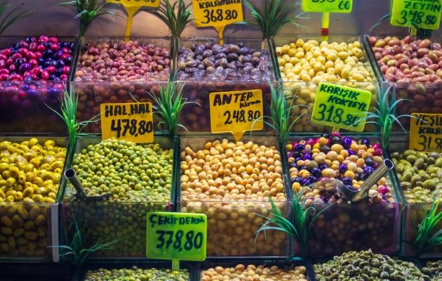 Sofralık Zeytin Rehberi: Doğal, İşlem Görmüş ve Az Tuzlu Zeytin Nedir?